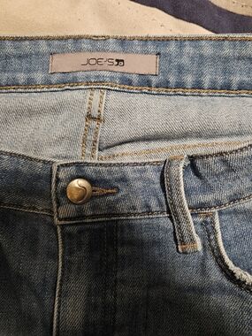 Joe's Jeans Curvy Skinny Crop Jeans in Light Wash Blue